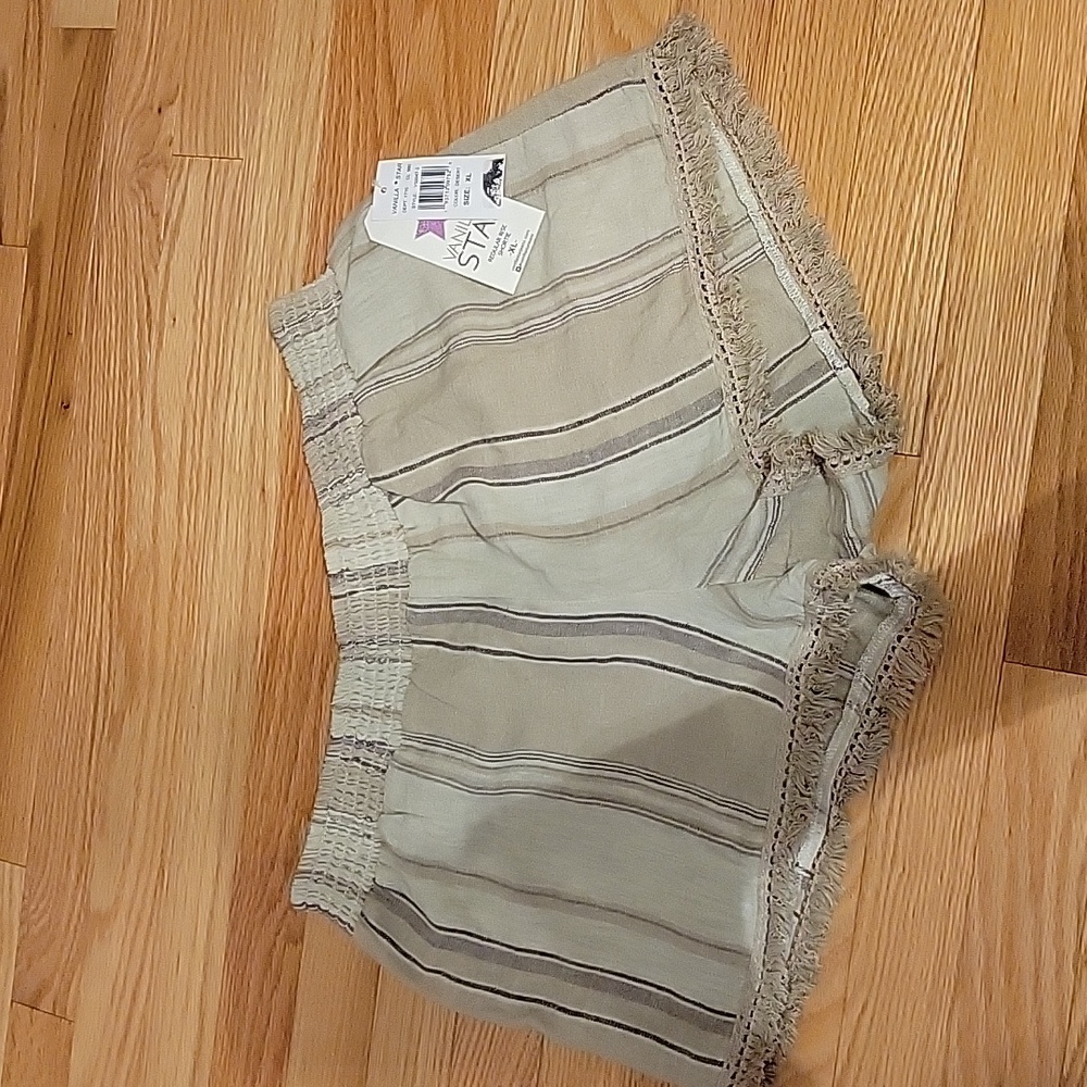 Vanilla Star shorts